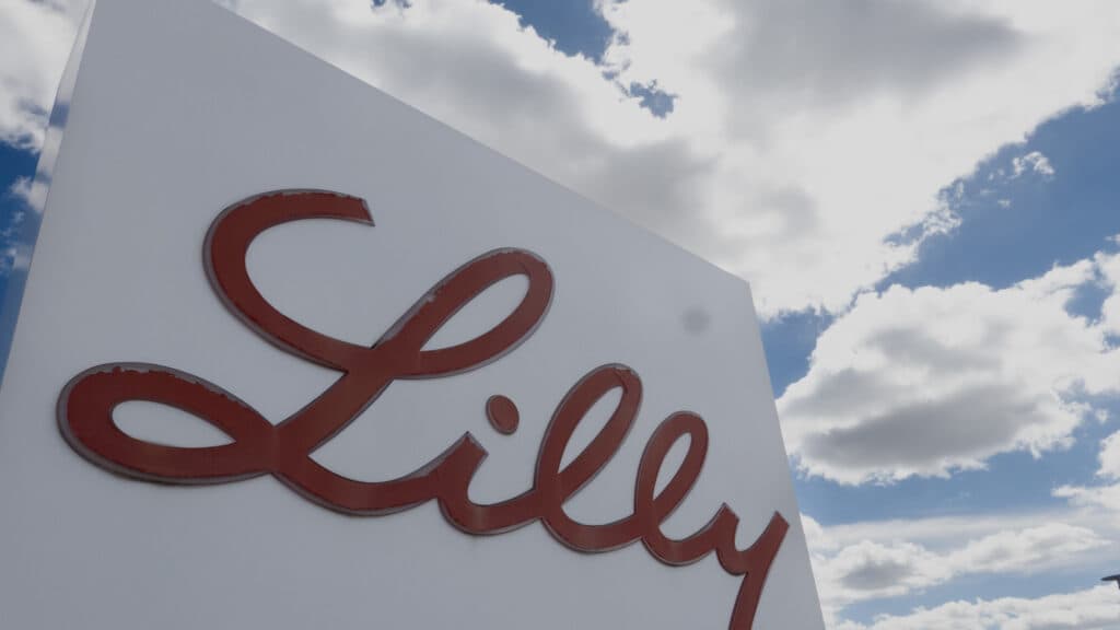 STAT+: Lilly wins approval for once-weekly insulin shot